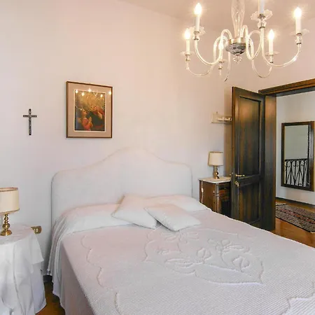 5 Bedroom In Di Comp, Дом отдыха *