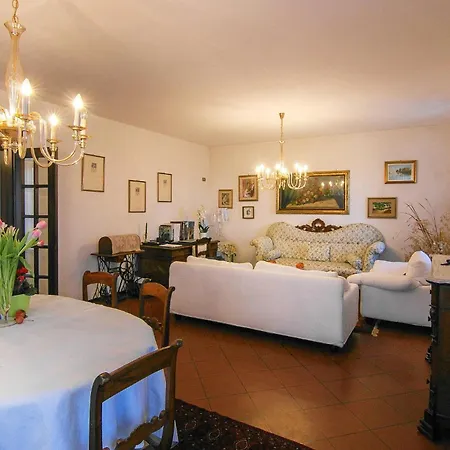 5 Bedroom In Di Comp, Дом отдыха