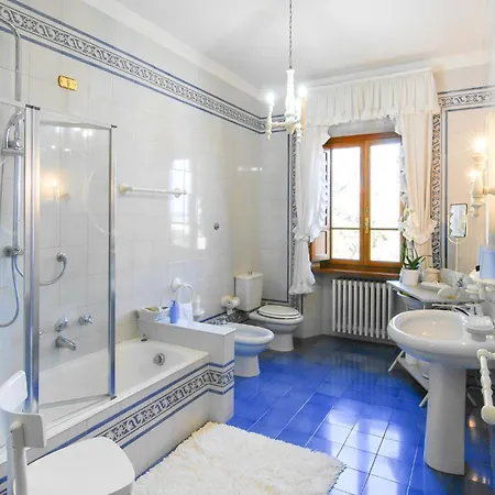 5 Bedroom In Di Comp, *